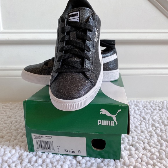 Multiflex Glitz Formstrip Little Kids Puma Silver glittery holiday style sneaker US 6C